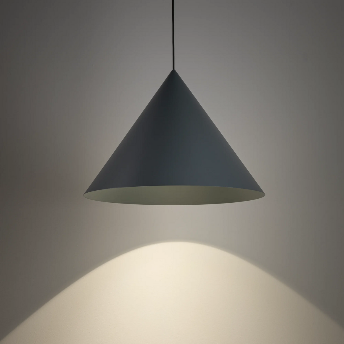 Nowodvorski Klosz / Oprawa CAMELEON ZENITH L - Stal lakierowana - Umbra blue 11504 - lampa włączona