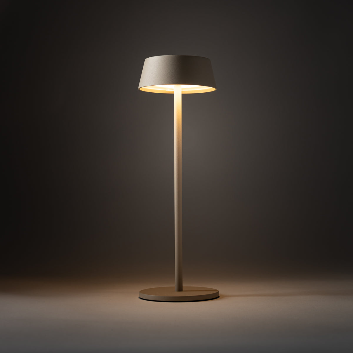 Nowodvorski Lampa przenośna AMY LED 2W 5 IP54 - Aluminium lakierowane - Beżowy 11533 - lampa włączona