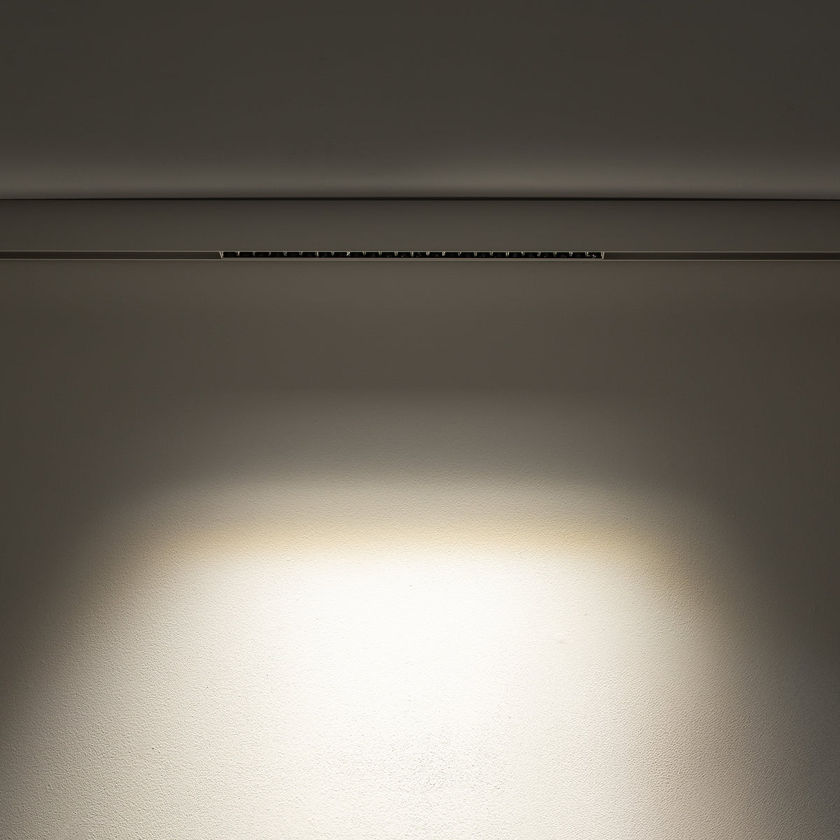 Nowodvorski System szynowy LVM FOCUS LED 15W 15W 48 - Aluminium lakierowane - Biały 11630 - lampa włączona