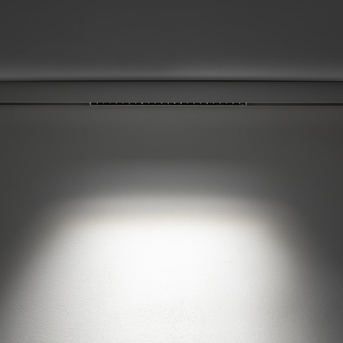 Nowodvorski System szynowy LVM FOCUS LED 15W 4000K 15W 48 - Aluminium lakierowane - Biały 11631 - lampa włączona