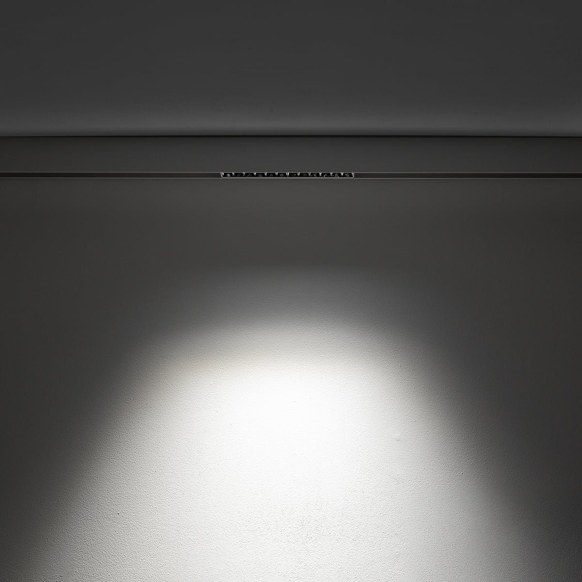 Nowodvorski System szynowy LVM FOCUS LED 9W 4000K 9W 48 - Aluminium lakierowane - Biały 11633 - lampa włączona