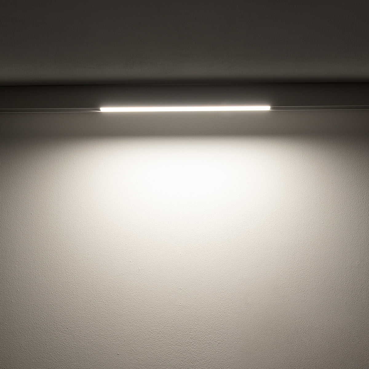 Nowodvorski System szynowy LVM LINE LED 15W 15W 48 - Aluminium lakierowane - Biały 11636 - lampa włączona