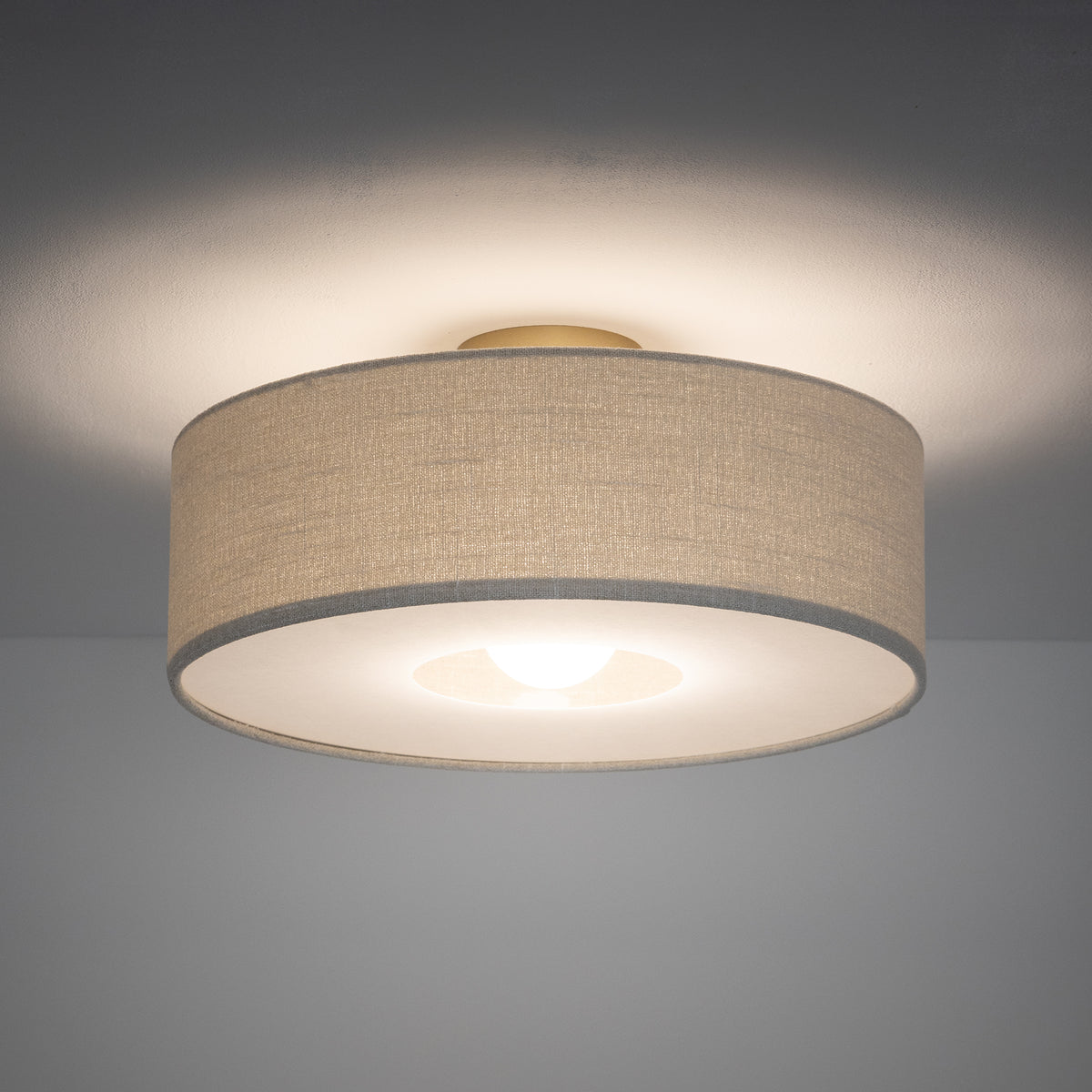 Nowodvorski Lampa przysufitowa SANTANA  M 25W only LED 220-230 50/60 Hz - Tkanina - Kremowy 11651 - lampa włączona