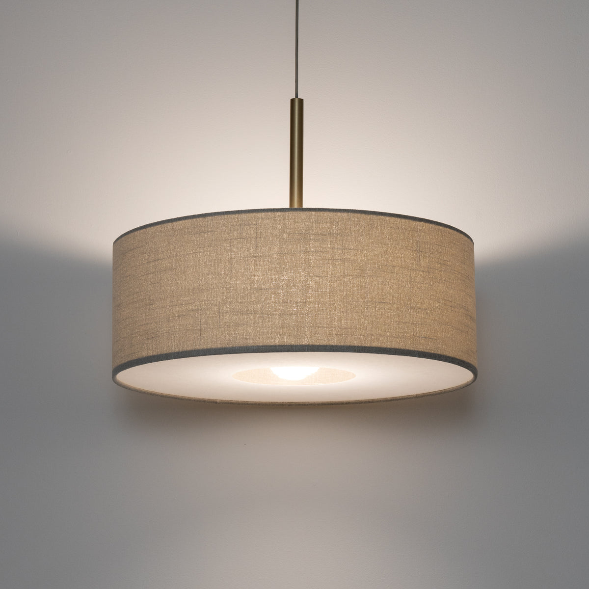 Nowodvorski Lampa wisząca SANTANA  M 25W only LED 220-230 50/60 Hz - Tkanina - Kremowy 11652 - lampa włączona