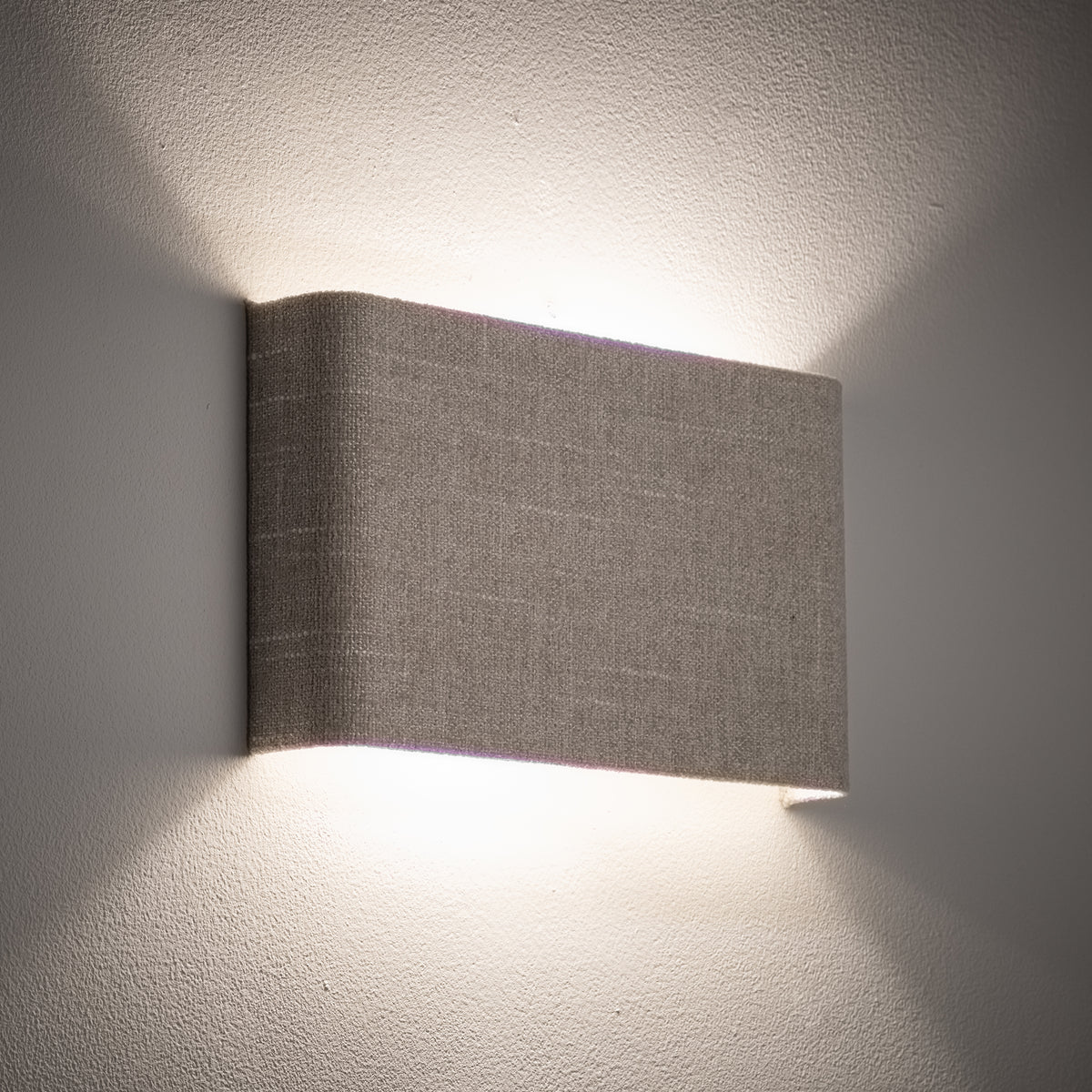 Nowodvorski Kinkiet SANTANA B 10W only LED 220-230 50/60 - Tkanina - Kremowy 11655 - lampa włączona