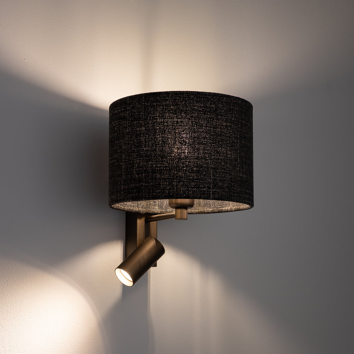 Nowodvorski Kinkiet regulowany z włącznikiem AMARELA A 10W only LED, 10W only LED 220-230 50/60 - Tkanina - Czarny melanż 11661 - lampa włączona