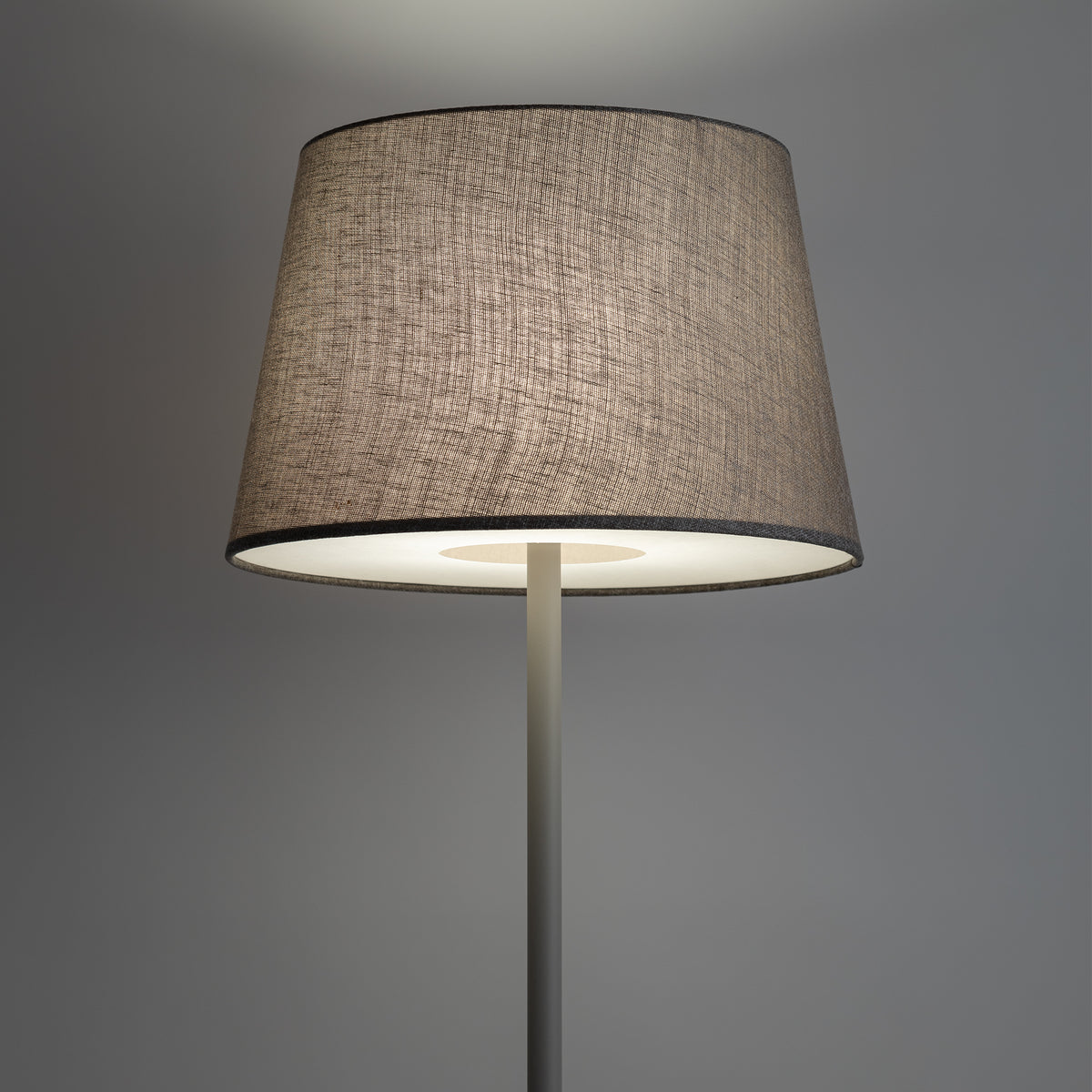 Nowodvorski Lampa podłogowa TUTOIA 25W only LED 220-230 50/60 Hz - Tkanina - Beżowy 11683 - lampa włączona