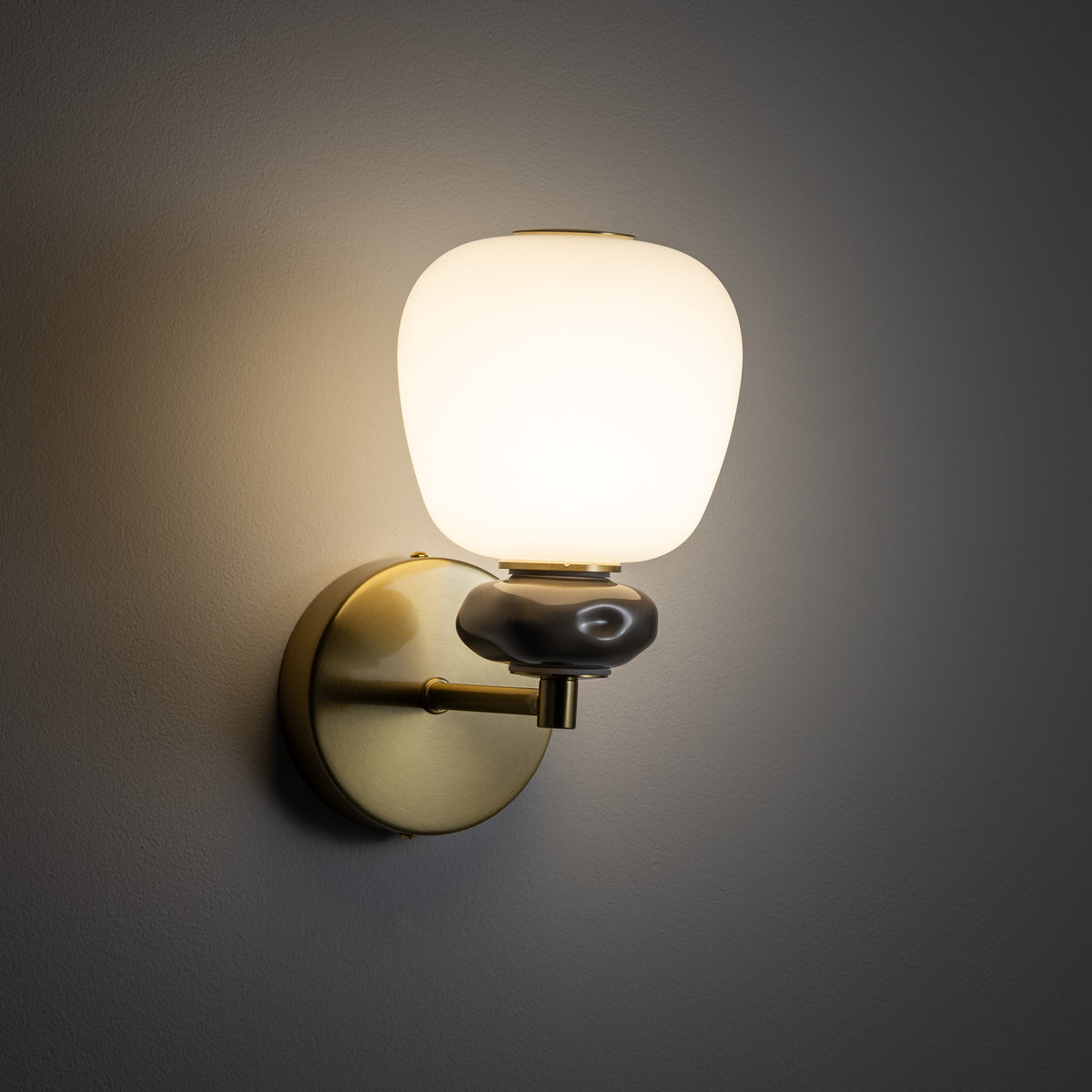 Nowodvorski Kinkiet CERAMIC LED 8W 220-230 50/60 - Szkło - Brąz 11703 - lampa włączona