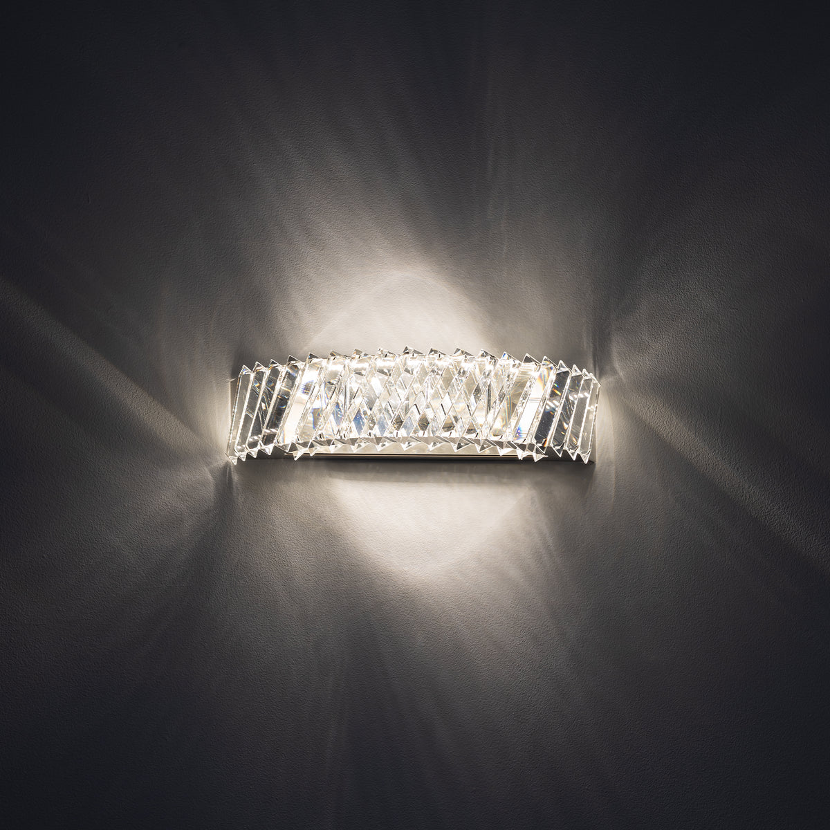 Nowodvorski Kinkiet LUXORA LED 15W 50/60 ~220-230 - Kryształ - Transparentny 11710 - lampa włączona