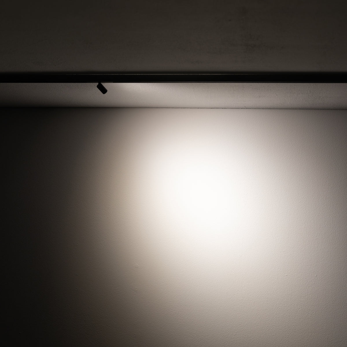 Nowodvorski System szynowy NANO - LVM SPOT LED 1W 1W 24 - Aluminium lakierowane - Czarny 11712 - lampa włączona