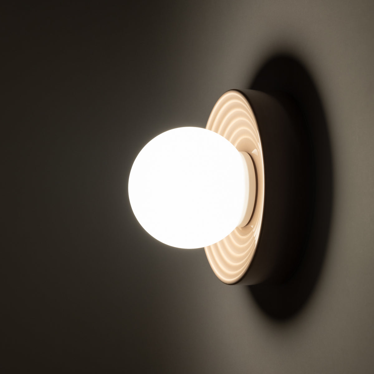 Nowodvorski Kinkiet CLAY S 12W only LED 220-230 50/60 - Ceramika - Szary 11748 - lampa włączona
