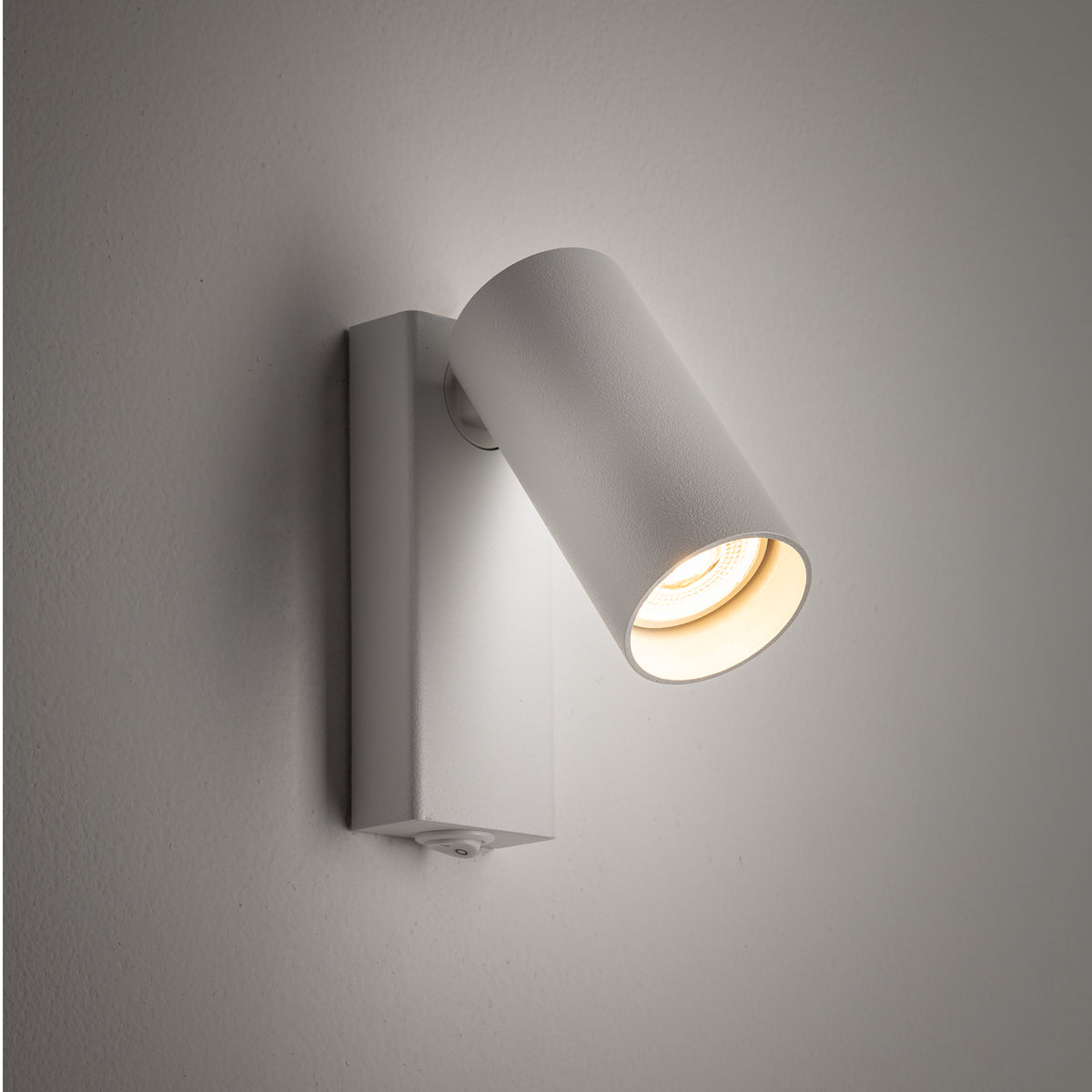 Nowodvorski Kinkiet regulowany z włącznikiem FOURTY 10W only LED 220-230 50/60 - Stal lakierowana - Biały 11764 - lampa włączona