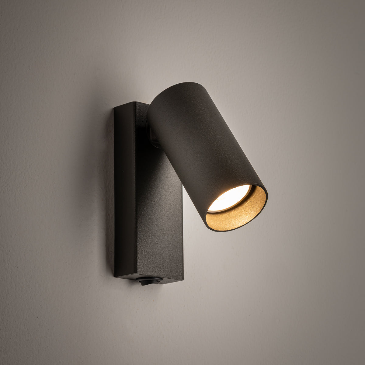 Nowodvorski Kinkiet regulowany z włącznikiem FOURTY 10W only LED 220-230 50/60 - Stal lakierowana - Jedwabisty grafit 11766 - lampa włączona