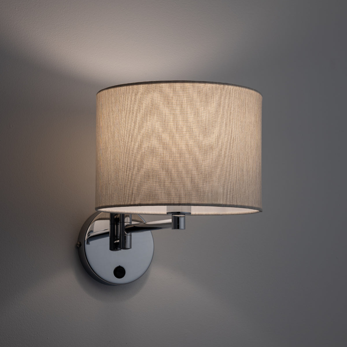 Nowodvorski Kinkiet regulowany z włącznikiem HOTEL MOOD 10W only LED 220-230 50/60 - Tkanina - Kremowy 11781 - lampa włączona