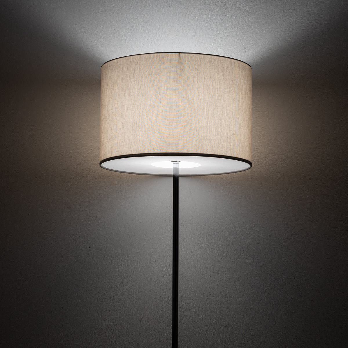 Nowodvorski Lampa podłogowa HOTEL MOOD 25W only LED 220-230 50/60 - Tkanina - Kremowy 11782 - lampa włączona
