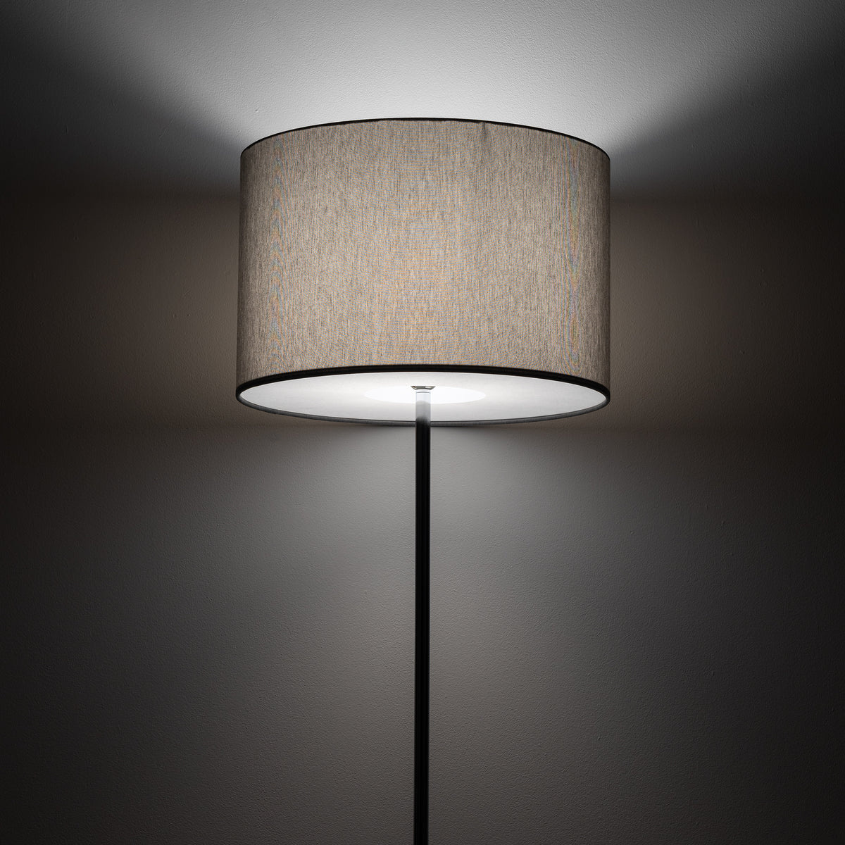 Nowodvorski Lampa podłogowa HOTEL MOOD 25W only LED 220-230 50/60 - Tkanina - Szary 11790 - lampa włączona