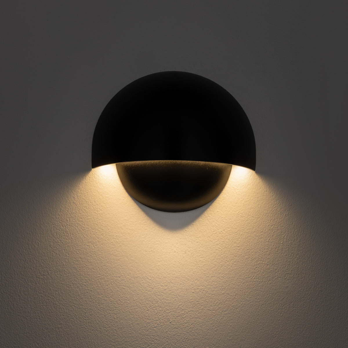 Nowodvorski Lampa ścienna natynkowa CABO LED 10W 220-230 50/60 IP54 - Aluminium lakierowane - Czarny 11804 - lampa włączona