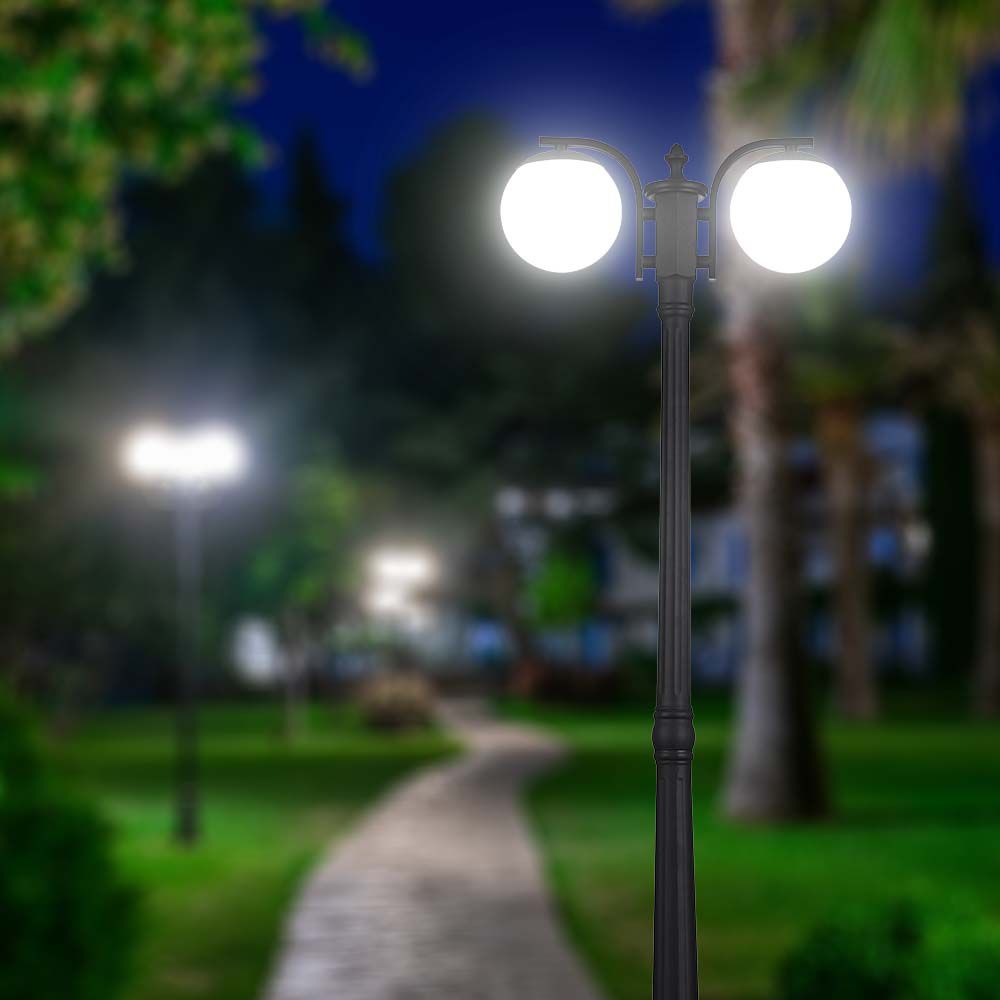 Lampa stojąca LED / Trzonek: E27 / Kula / Kolor: Czarna