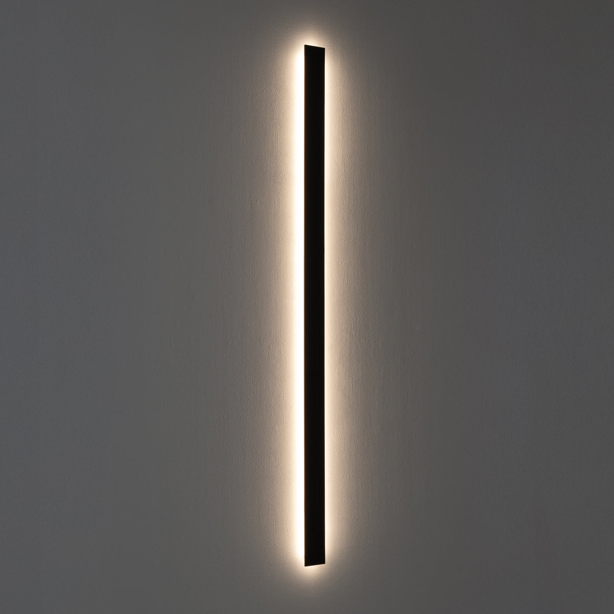 Nowodvorski Kinkiet COMMA LED L 34W 220-230 50/60 - Stal lakierowana - Czarny 11878 - lampa włączona