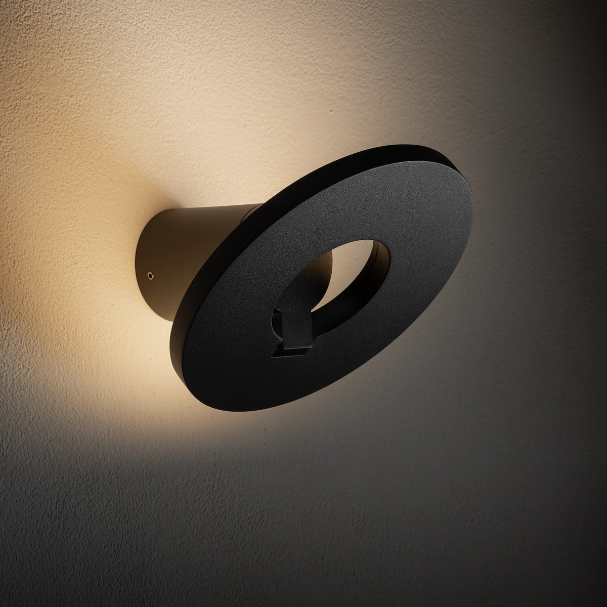 Nowodvorski Lampa ścienna natynkowa AXION LED 8W 220-230 50/60 IP65 - Aluminium lakierowane - Grafitowy 11937 - lampa włączona