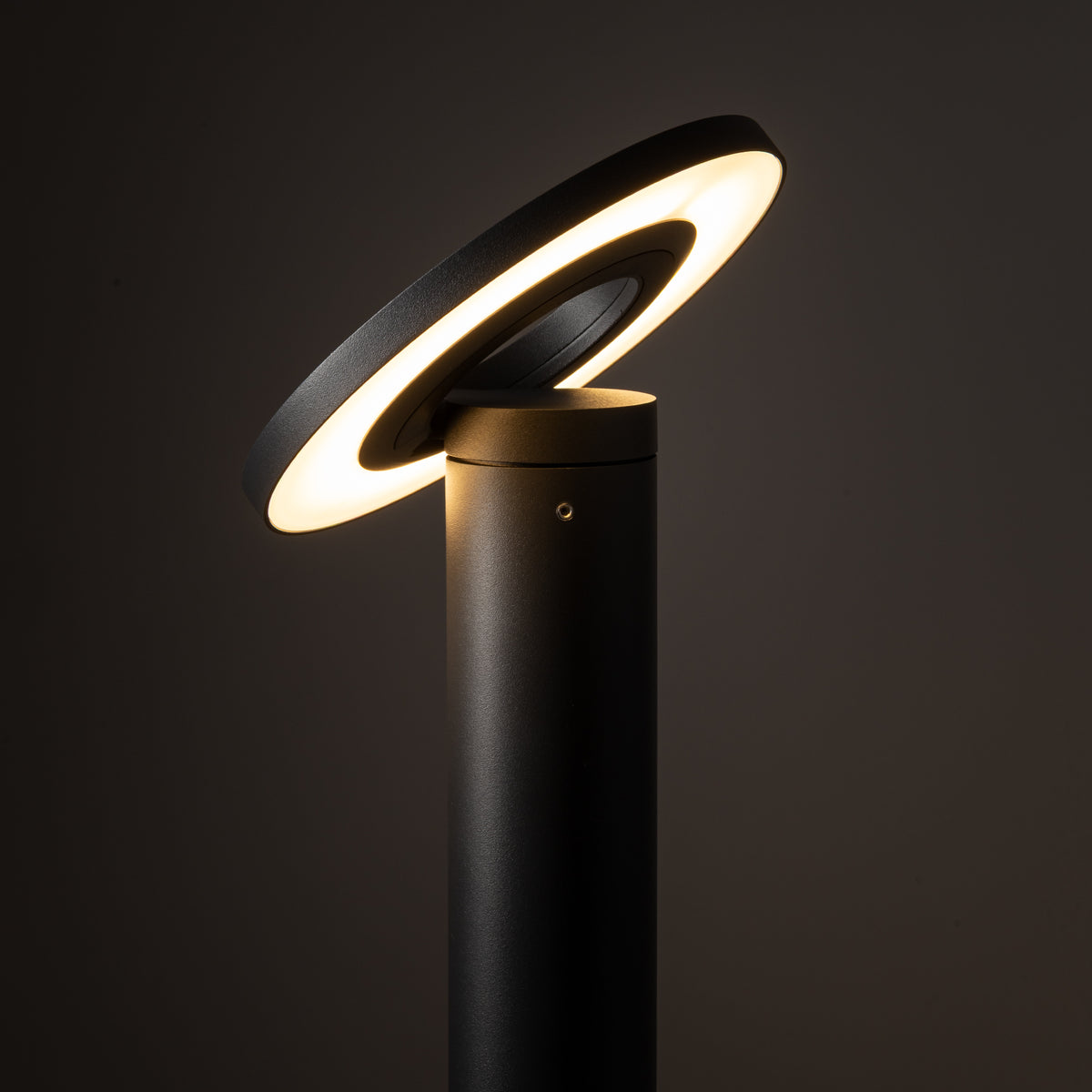 Nowodvorski Lampa stojąca AXION LED 8W 220-230 50/60 IP65 - Aluminium lakierowane - Grafitowy 11938 - lampa włączona