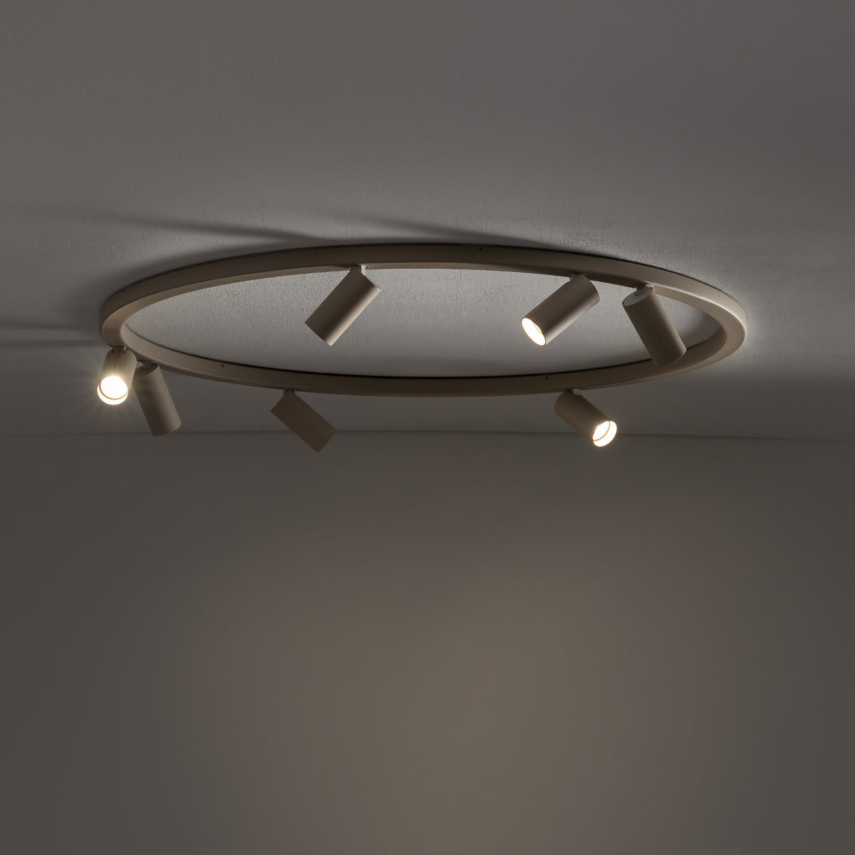 Nowodvorski Reflektorek / Spot FOURTY ROUND 10W only LED 220-230 50/60 - Aluminium lakierowane - Beżowy 11948 - lampa włączona