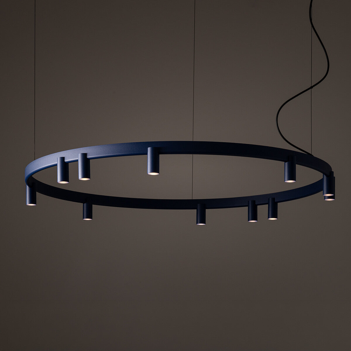 Nowodvorski Lampa wisząca FOURTY ROUND LED GU10 R35: 11 x max 10W only LED; LED: 9W 220-230 50/60 - Aluminium lakierowane - Granatowy 12286 - lampa włączona