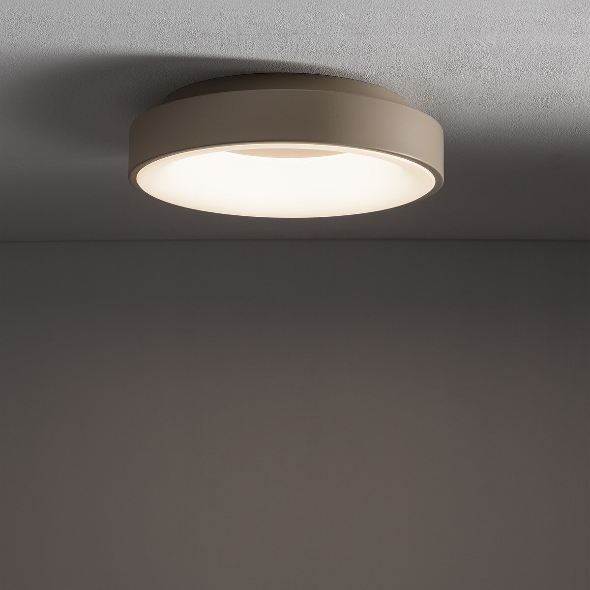 Nowodvorski Plafon NIKKI ROUND LED 32W 220-230 50/60 - Stal lakierowana - Beżowy 12364 - lampa włączona