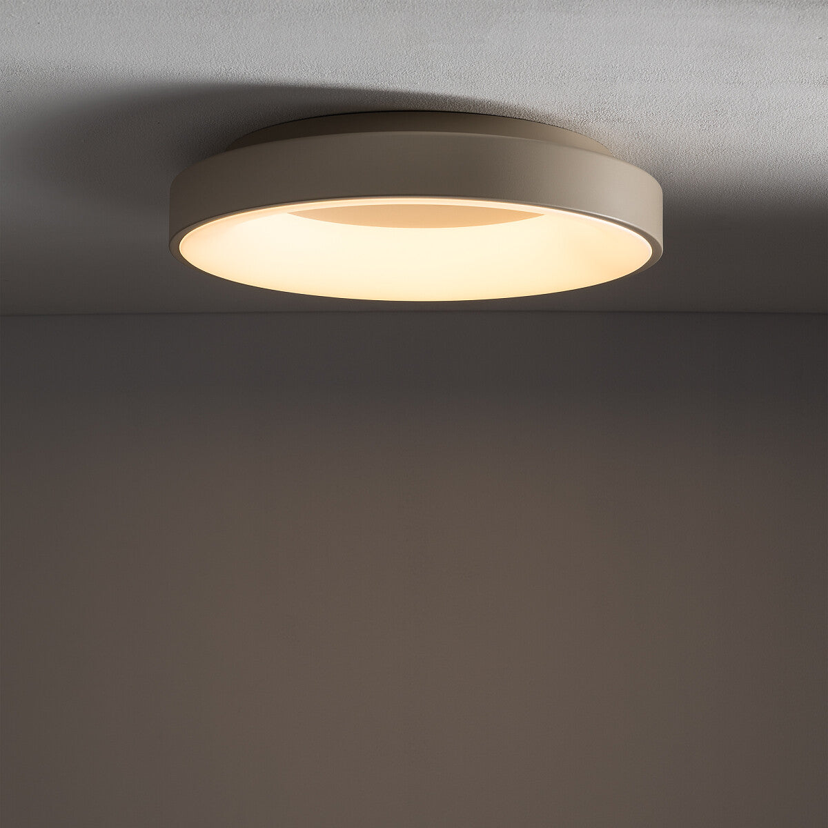 Nowodvorski Plafon NIKKI ROUND LED 48W 220-230 50/60 - Stal lakierowana - Beżowy 12365 - lampa włączona