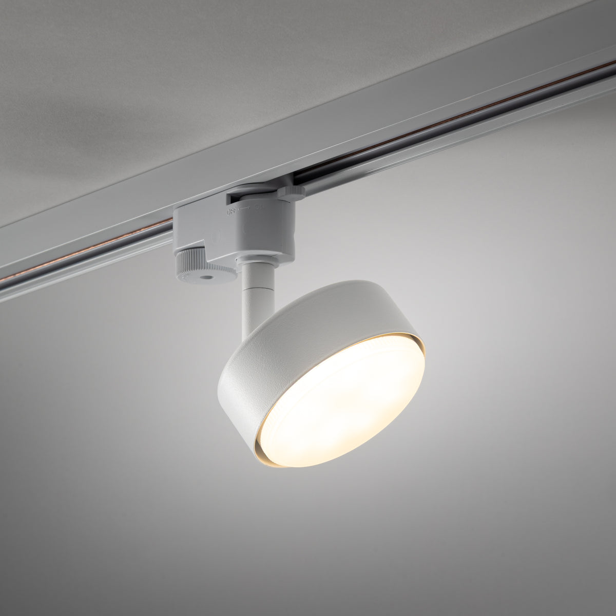 Nowodvorski System szynowy PROFILE PUCK 12W only LED 220-230 50/60 - Stal lakierowana - Biały 12374 - lampa włączona