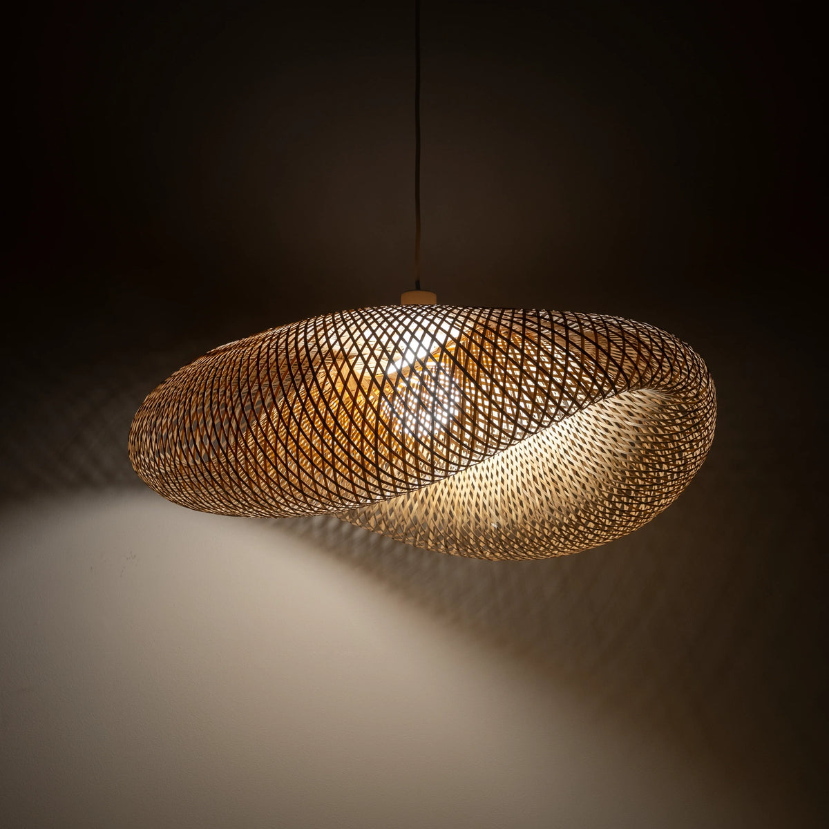 Nowodvorski Klosz / Oprawa CAMELEON HAVANA L - Bambus - Naturalne drewno 12434 - lampa włączona
