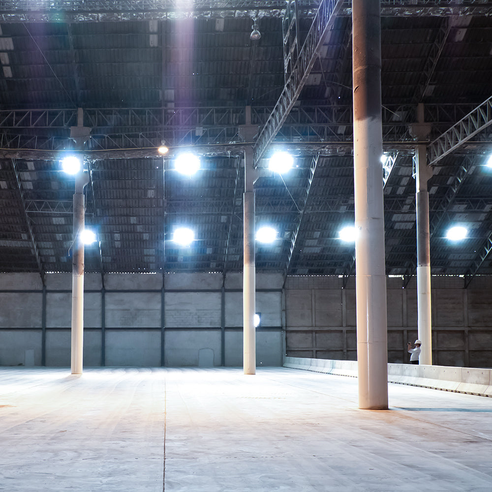 200W Oprawa Highbay VALTRO /Barwa:6500K / Wydajność: 135lm/w / Obudowa: Czarna / Kąt 90'