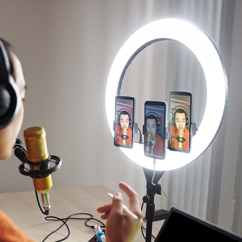 55W Lampa pierścieniowa LED z 3 uchwytami na telefony i pilotem / Barwa: 3200K-5800K