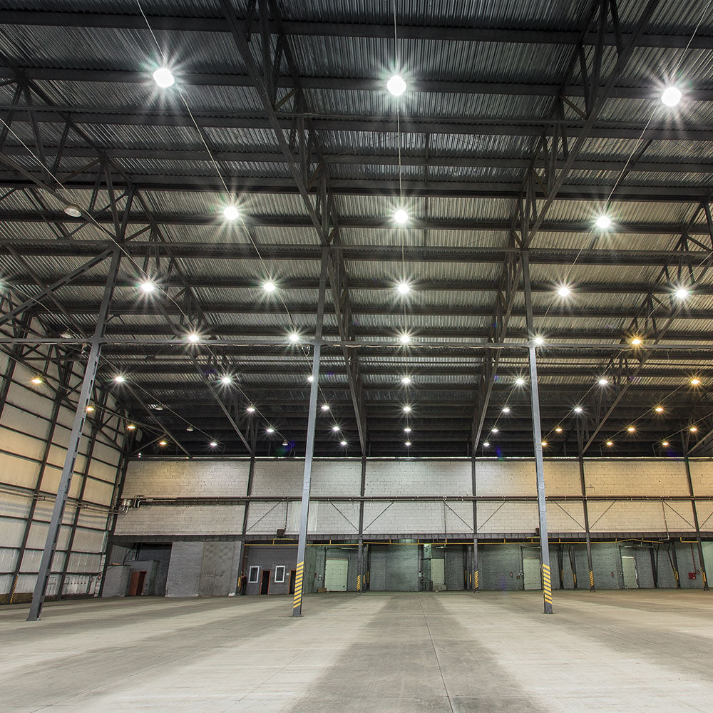 200W Oprawa Highbay / Chip CREE / Barwa:4000K / Obudowa: Czarna / 6 Lat gwarancji / Skuteczność 135lm/W / Kąt 90'