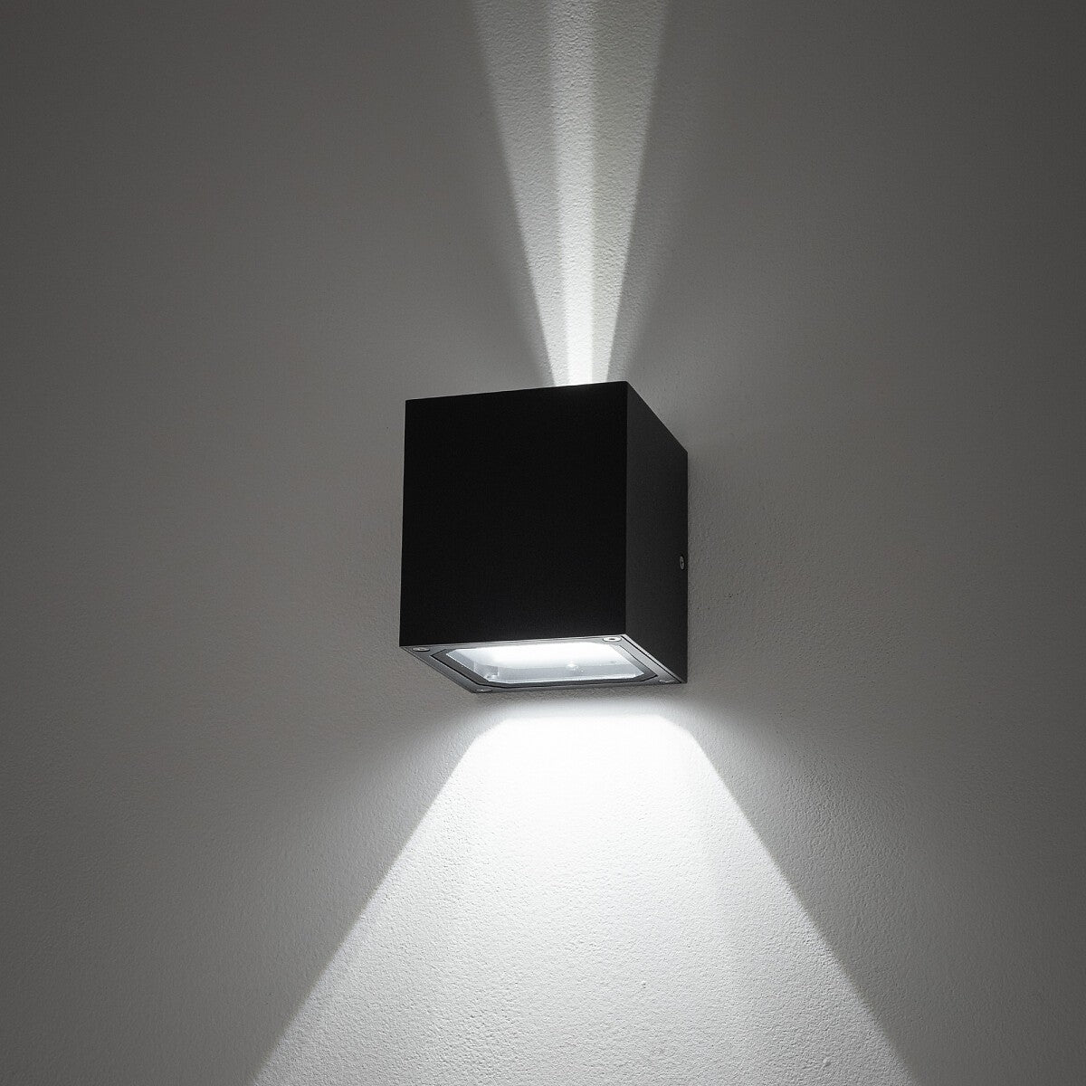 Nowodvorski Lampa ścienna natynkowa KHUMBU 10W only LED 50/60Hz IP44 - Aluminium lakierowane - Grafitowy 4443 - lampa włączona