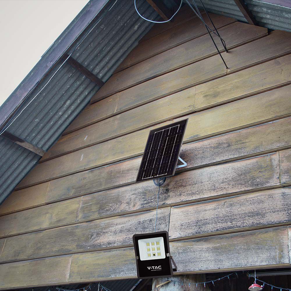 6W Naświetlacz LED solarny / Panel z przewodem / Pilot / Barwa:6400K / Obudowa: Czarna