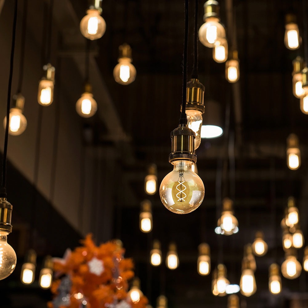 5W Żarówka LED G125 Filament / Barwa:2200K / Klosz Bursztynowy / Trzonek:E27