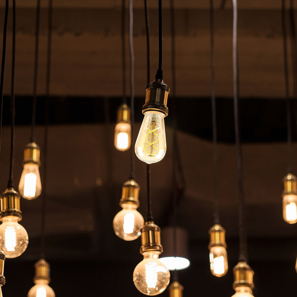 5W ST64 Żarówka LED Filament / Barwa:2200K / Klosz Bursztynowy / Ściemniana / Trzonek:E27