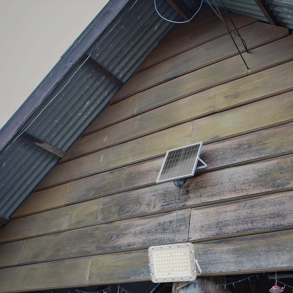 15W Solarny naświetlacz LED z czujnikiem zmierzchu / Panel z przewodem: 3m / Pilot / Bateria 12000mAh/ Barwa:4000K / Obudowa: Biała