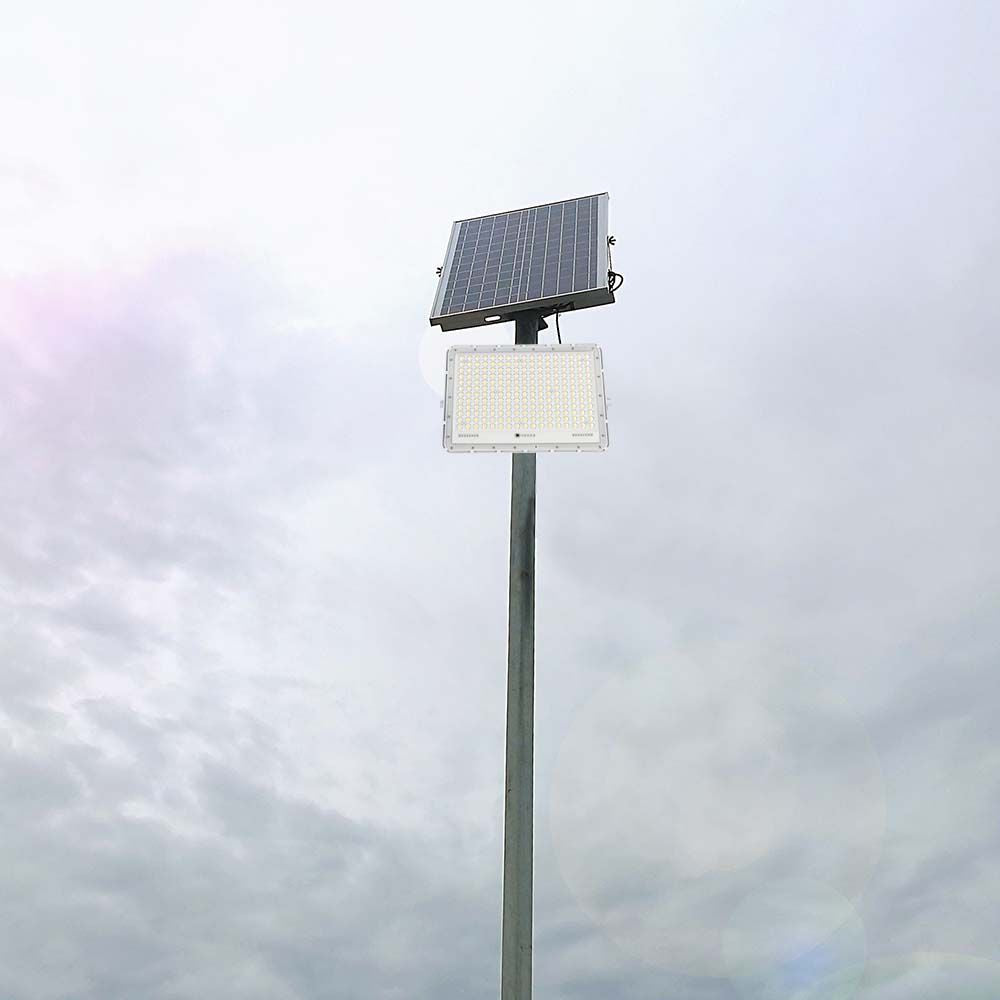 30W Solarny naświetlacz LED z czujnikiem zmierzchu / Panel z przewodem: 3m / Pilot / Bateria 20000mAh/ Barwa:6400K / Obudowa: Biała