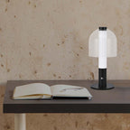 Lampka nocna LED zasilana bateryjnie / Wysokość:30cm / Bateria 1800mAh / Ściemnianie przez dotyk / Barwa:3w1 / Obudowa: Czarna + transparenty