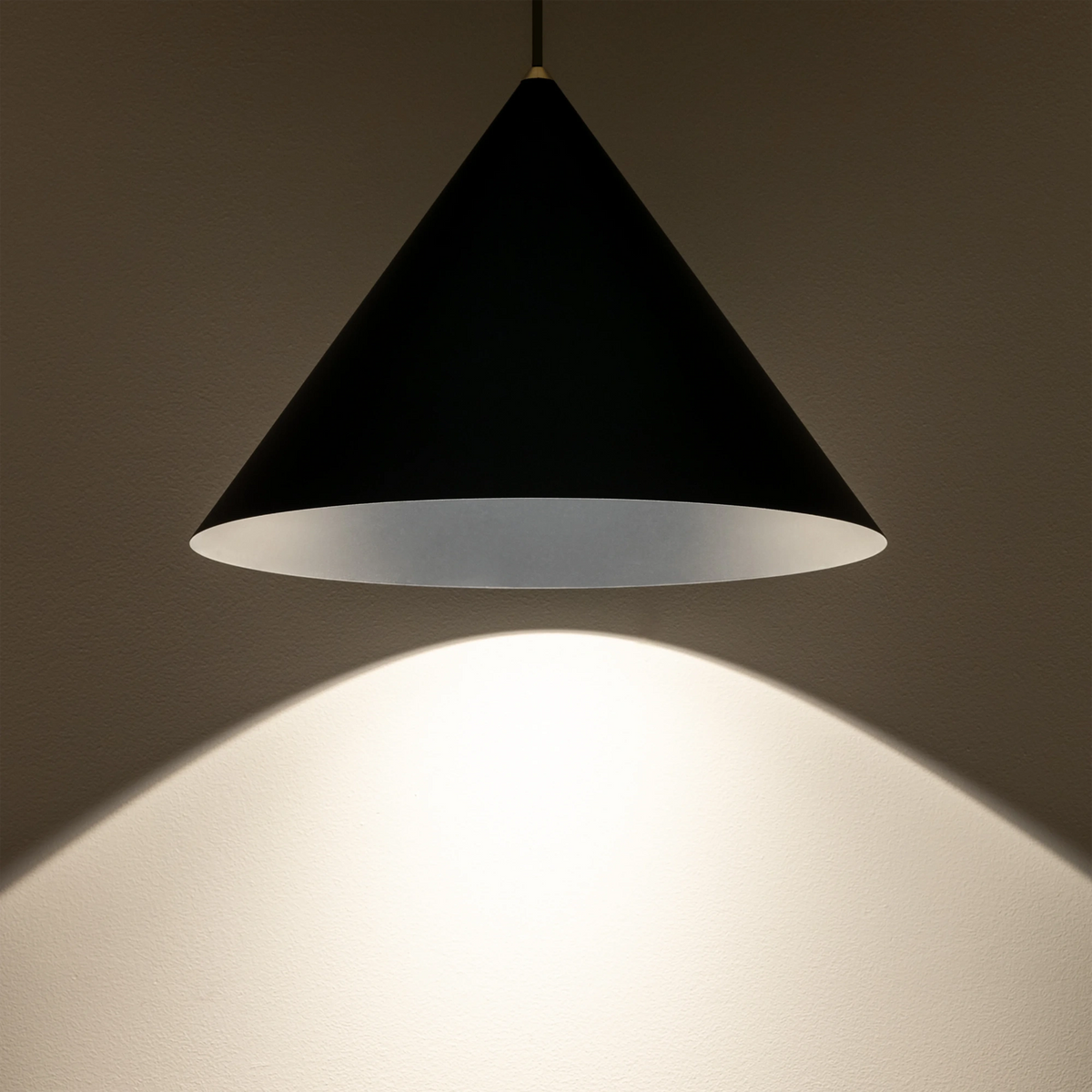 Nowodvorski Lampa wisząca ZENITH M 20W only LED 50/60Hz - Stal lakierowana - Czarny 8001 - lampa włączona