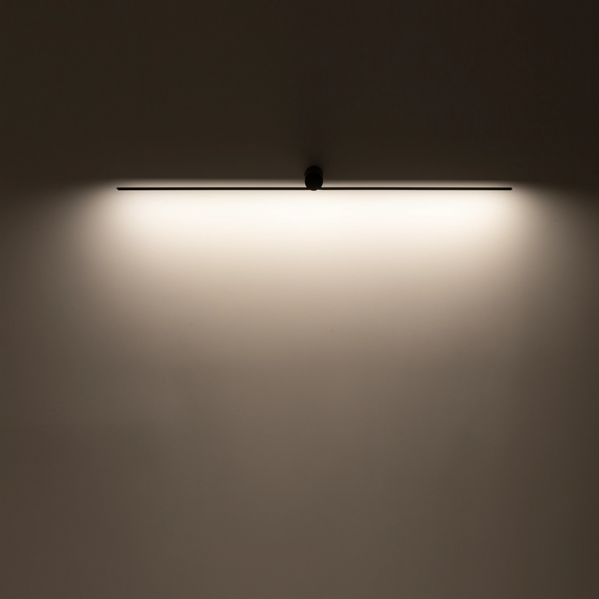 Nowodvorski Kinkiet PIN LED M 10W 50/60Hz - Aluminium lakierowane - Czarny 8128 - lampa włączona