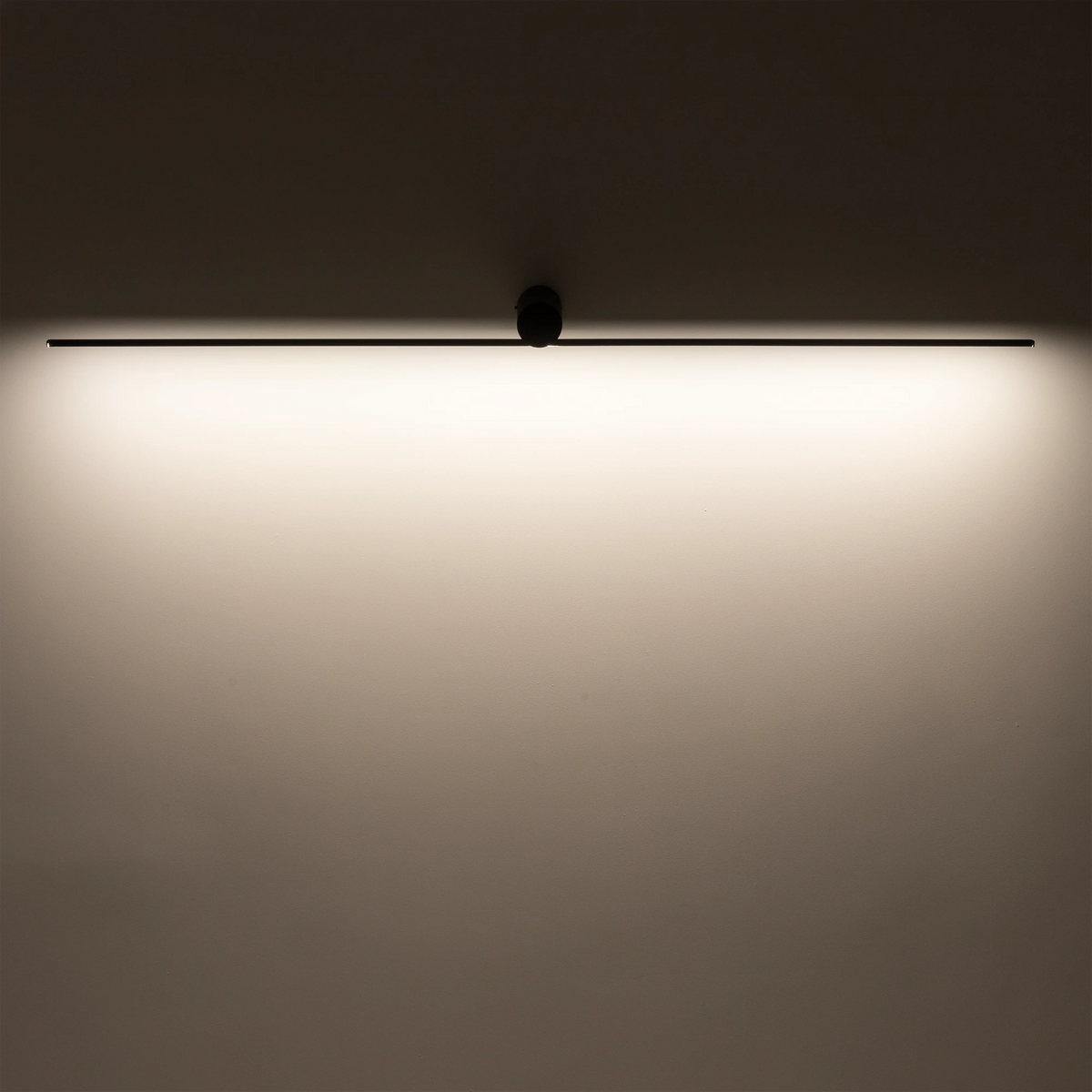 Nowodvorski Kinkiet PIN LED L 15W 50/60Hz - Aluminium lakierowane - Czarny 8130 - lampa włączona