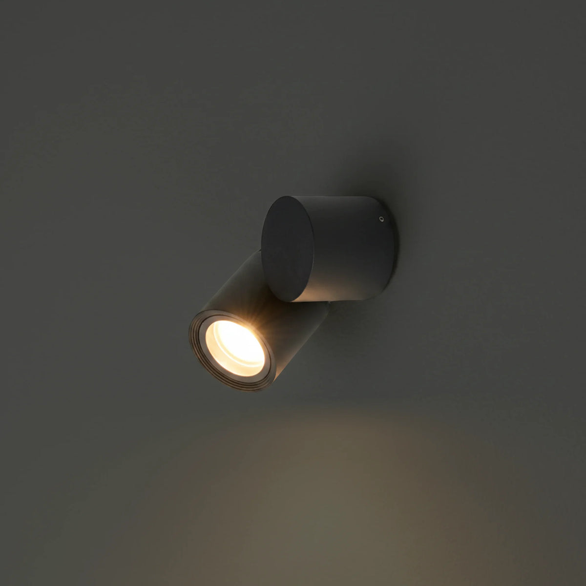 Nowodvorski Lampa ścienna natynkowa TUBINGS S 10W only LED 50/60Hz IP54 - Aluminium lakierowane - Czarny 8160 - lampa włączona
