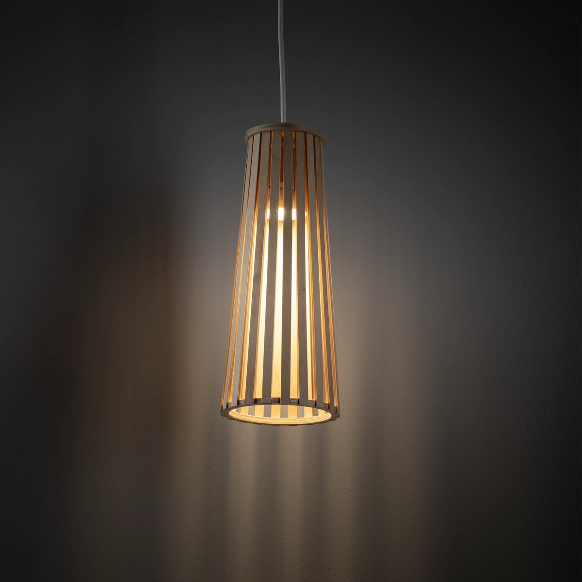 Nowodvorski Klosz / Oprawa CAMELEON DOVER - Sklejka - Naturalne drewno 8464 - lampa włączona