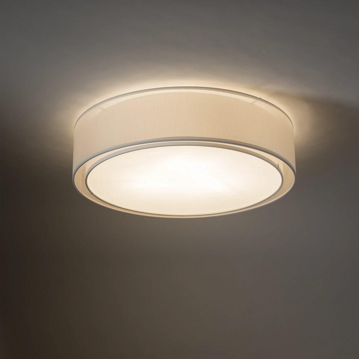 Nowodvorski Plafon MIST 15W only LED 50/60Hz - Tkanina - Biały I 8943 - lampa włączona