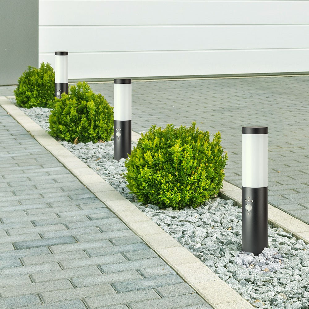 Słupek ogrodowy z PIR / Obudowa: Stal nierdzewna / Wysokość: 45cm / Gniazdo: E27 / IP44 / Kolor: Czarny
