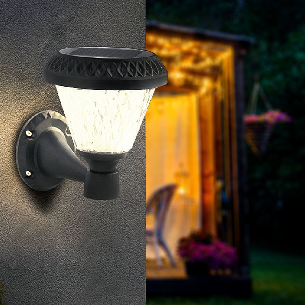 0.8W Solarna kinkiet ogrodowy / Wysokość: 230 mm / Obudowa: Czarna / Barwa:3w1 / IP44 /