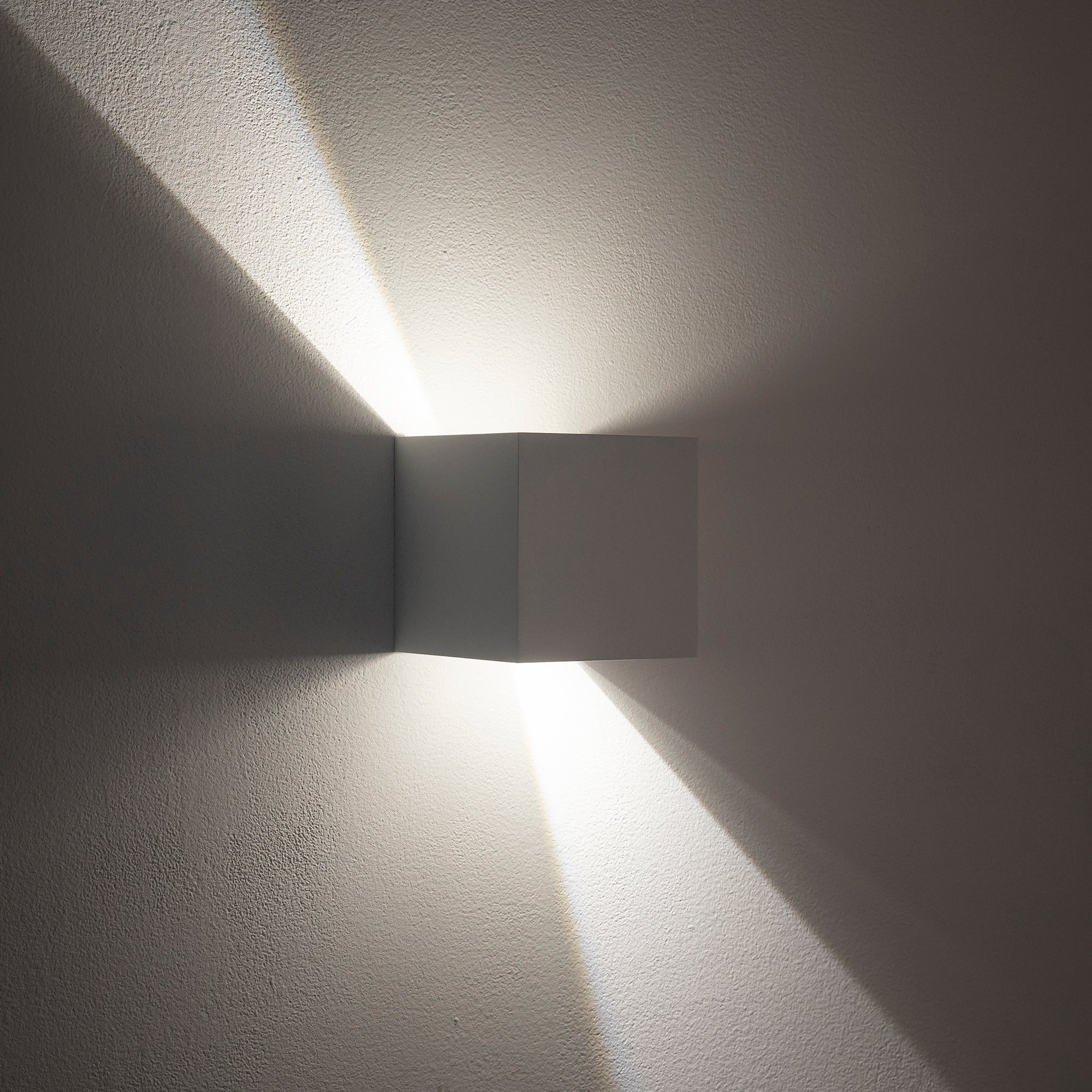 Nowodvorski Lampa ścienna natynkowa LIMA LED 6W 50/60Hz IP54 - Aluminium lakierowane - Biały